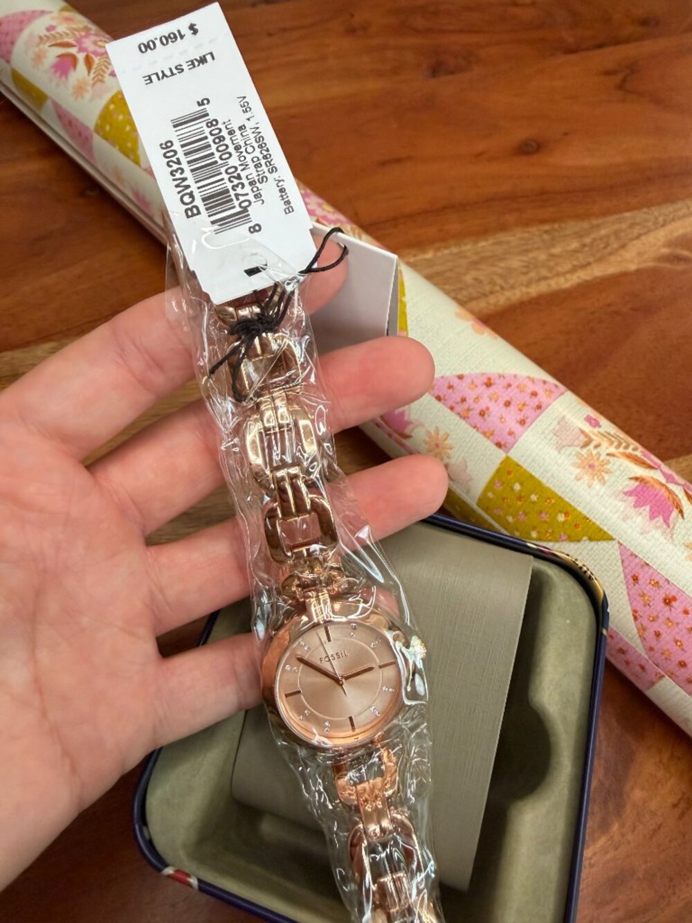 Rose Gold Chain Link Fossil Watch - Picture 2 of 3